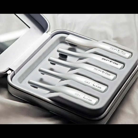 Artis Cosmetic Luxury Makeup Artist 5-Brush Set w/ Travel Case - Picture 4 of 9